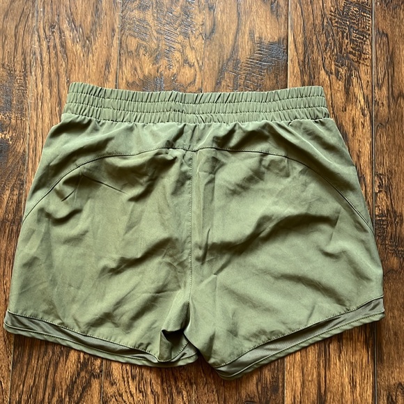 Adrienne Vittadini Sport green shorts, size medium - Picture 3 of 4